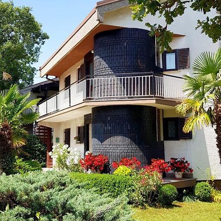 Apartments With A Parking Space Malinska Exterior foto