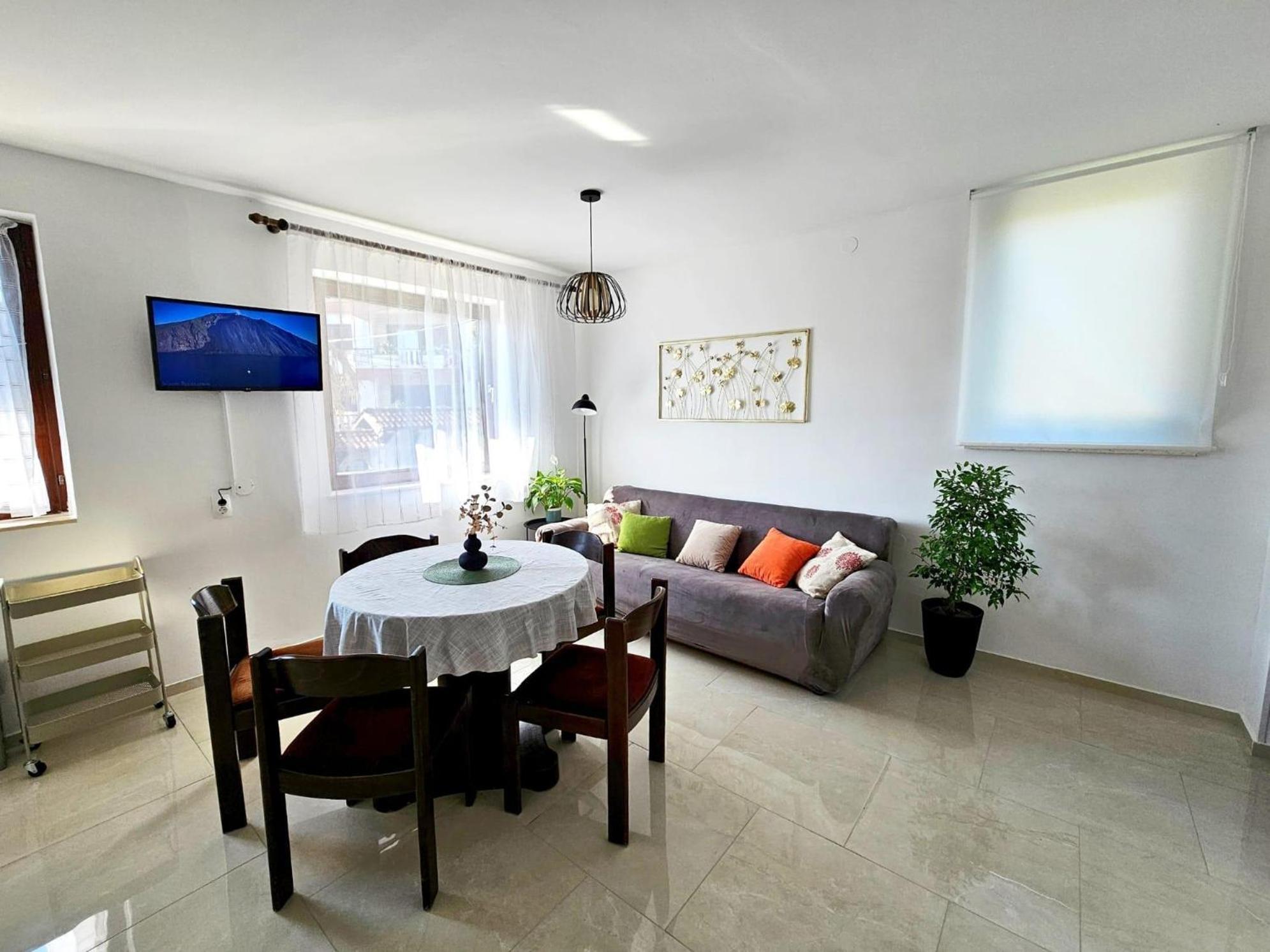 Apartments With A Parking Space Malinska Exterior foto