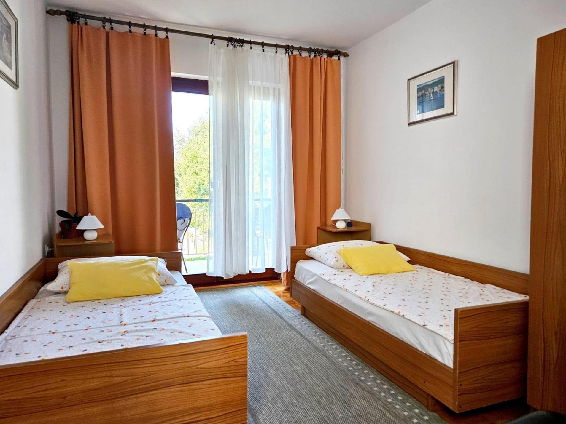 Apartments With A Parking Space Malinska Exterior foto