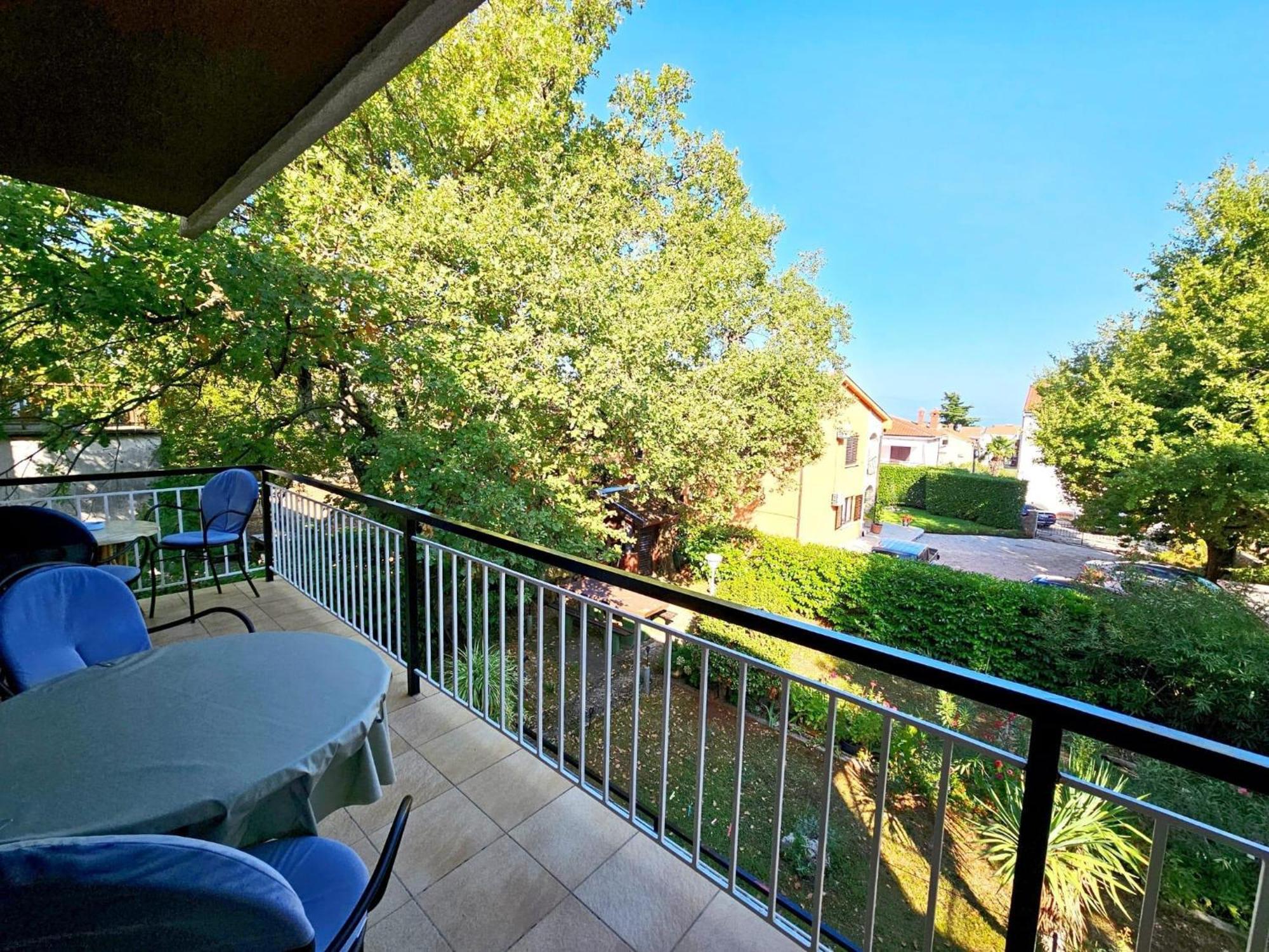 Apartments With A Parking Space Malinska Exterior foto