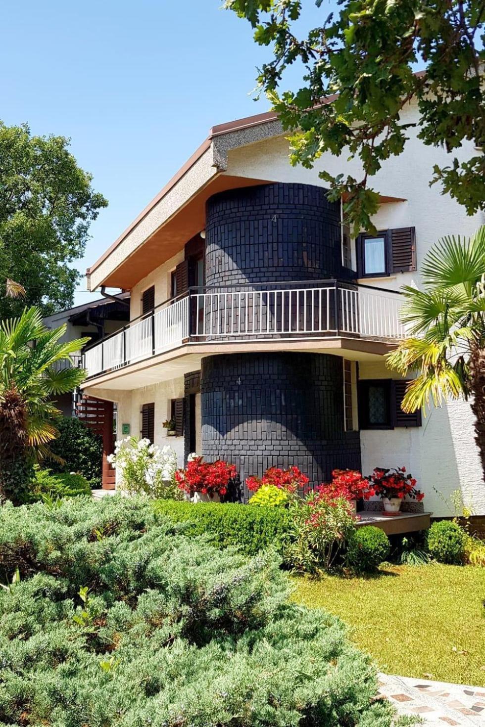 Apartments With A Parking Space Malinska Exterior foto